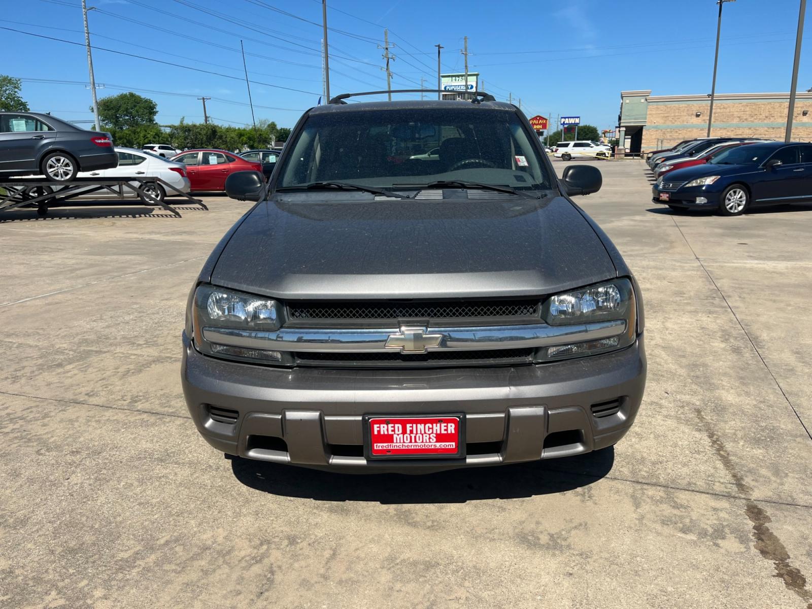 2005 GRAY /gray Chevrolet TrailBlazer LS 2WD (1GNDS13S052) with an 4.2L L6 DOHC 24V engine, 4-Speed Automatic Overdrive transmission, located at 14700 Tomball Parkway 249, Houston, TX, 77086, (281) 444-2200, 29.928619, -95.504074 - Photo #1